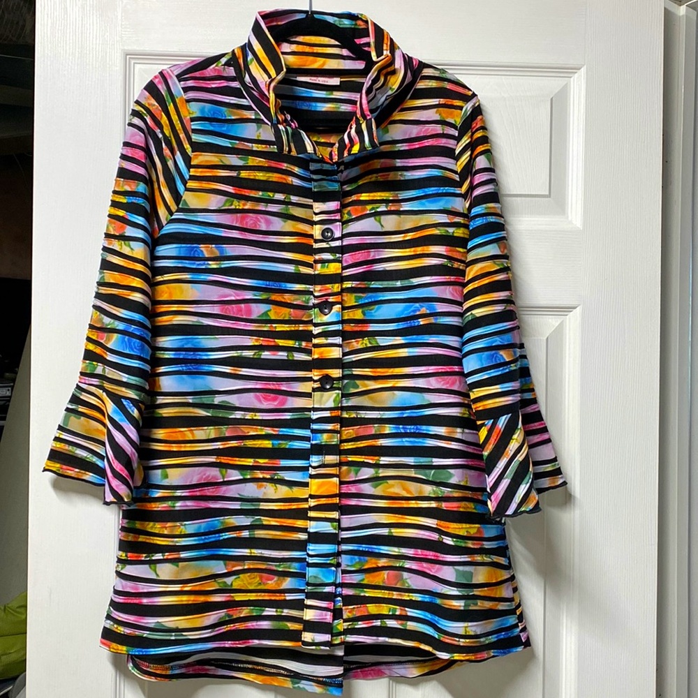 Boutique, classy button up top. So many cute detail, worn once!